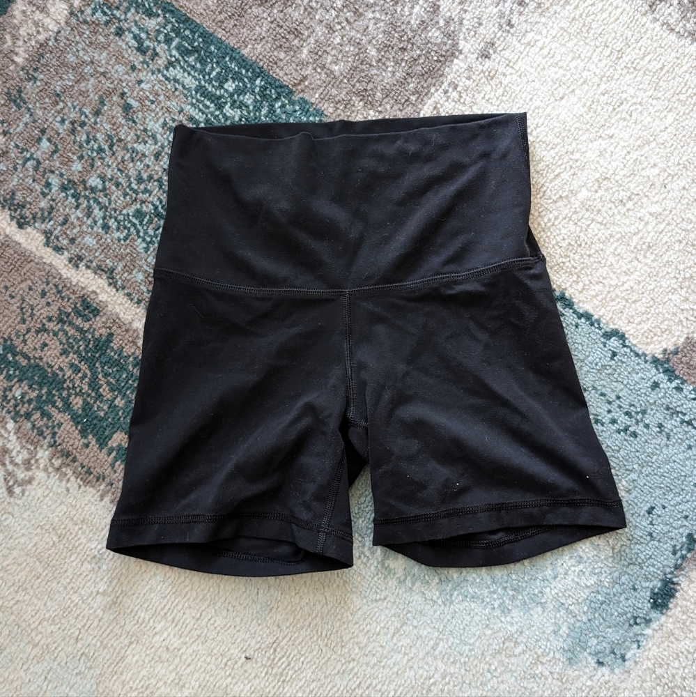 Aritzia Butter TnAction Cheeky High Rise bike shorts size small